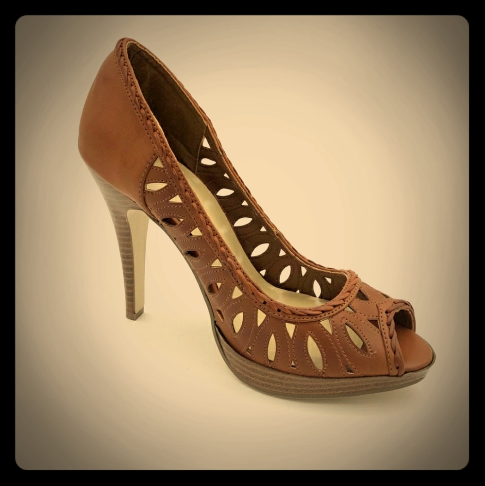 DELICIOUS HOT Brown Heels with Vintage Flair